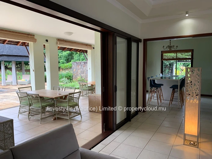 À VENDRE — VILLA D’EXCEPTION 400 m² habitables 3200 m² terrain arboré | GOLF DE TAMARIN