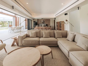6 Bedroom Villa