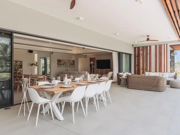 6 Bedroom Villa