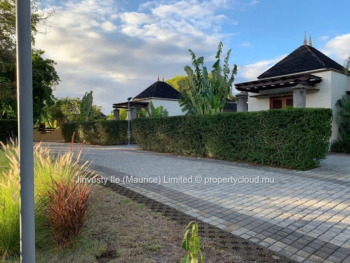 À VENDRE — VILLA D’EXCEPTION 400 m² habitables 3200 m² terrain arboré | GOLF DE TAMARIN