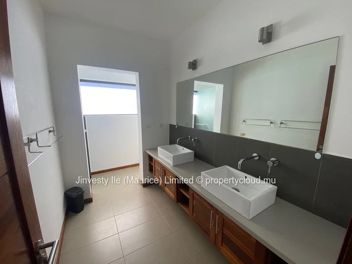JINVESTY ILE MAURICE : REVENTE VILLA 4CH ou 3CH + bureau CASASOLA 650000 €