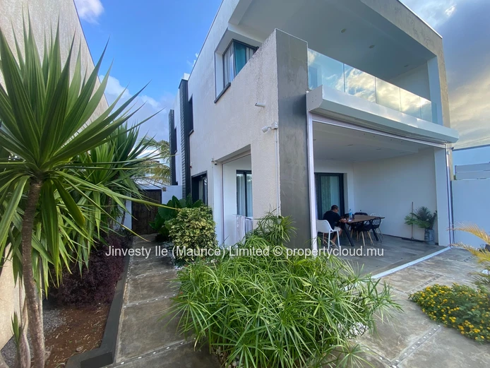 À Vendre — Villa 3 Chambres | Résidence Frangipany