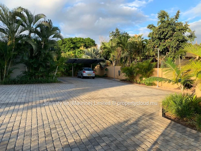 À VENDRE — VILLA D’EXCEPTION 400 m² habitables 3200 m² terrain arboré | GOLF DE TAMARIN