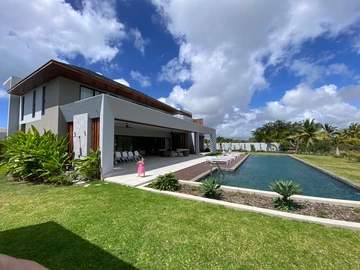 6 Bedroom Villa