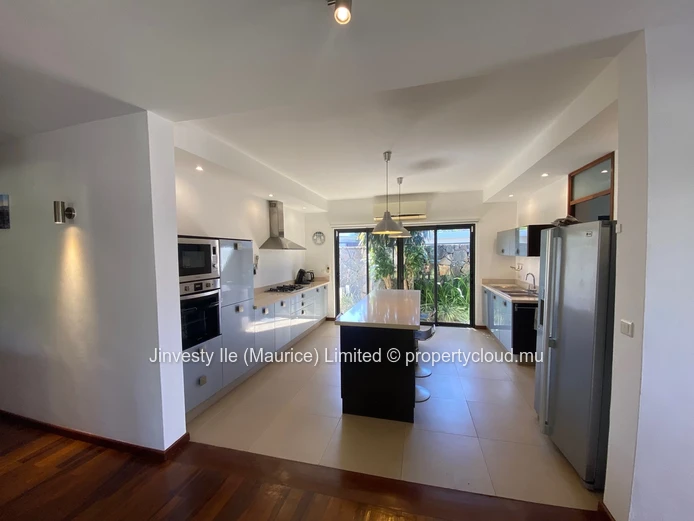 JINVESTY ILE MAURICE : REVENTE VILLA 4CH ou 3CH + bureau CASASOLA 650000 €