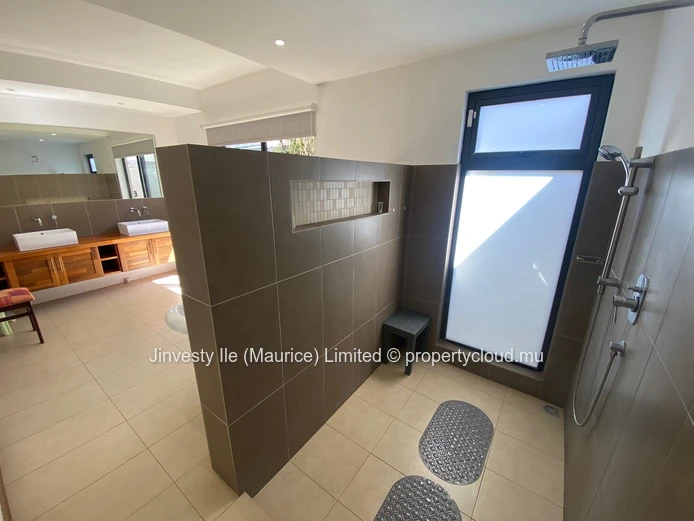 JINVESTY ILE MAURICE : REVENTE VILLA 4CH ou 3CH + bureau CASASOLA 650000 €